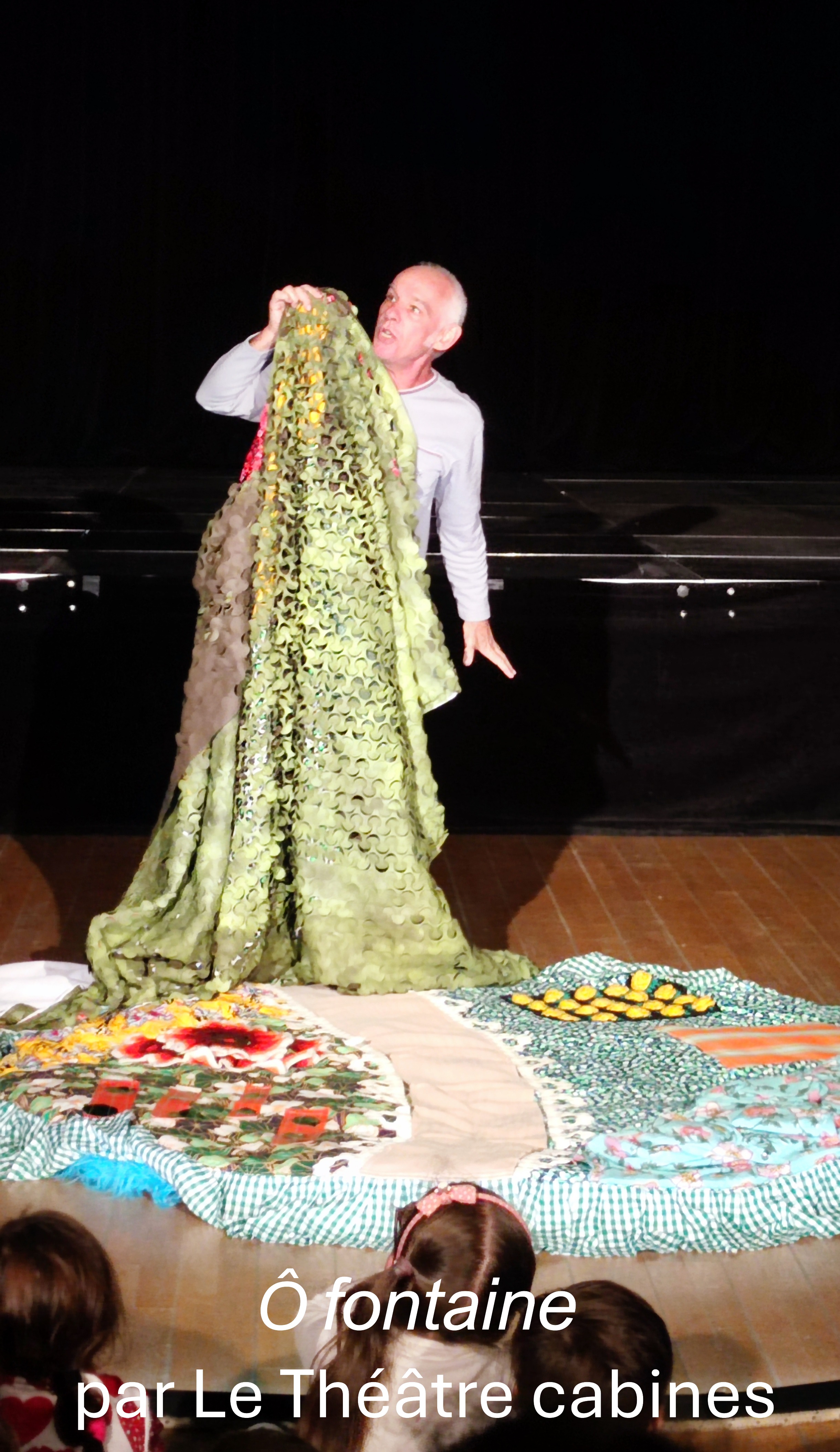 Spectacle O fontaine par Le theatre cabines.jpg